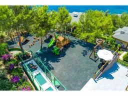 UTOPIA WORLD HOTEL Mini Club