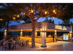 UTOPIA WORLD HOTEL Bars