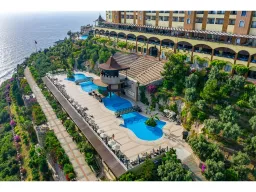 UTOPIA WORLD HOTEL Pools & Beach