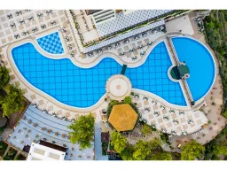 UTOPIA WORLD HOTEL Pools & Beach