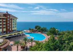 UTOPIA WORLD HOTEL Pools & Beach