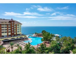 UTOPIA WORLD HOTEL Pools & Beach