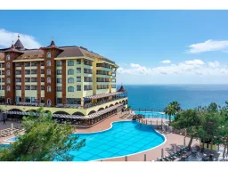 UTOPIA WORLD HOTEL Pools & Beach