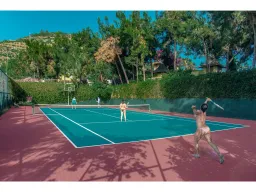 UTOPIA WORLD HOTEL Activities