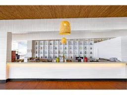 UTOPIA WORLD HOTEL Restaurants