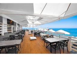 UTOPIA WORLD HOTEL Restaurants