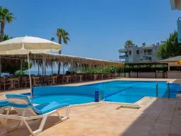VALERI BEACH HOTEL Pools & Beach