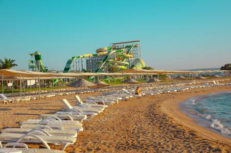 VENOSA BEACH RESORT AND SPA Pools & Beach