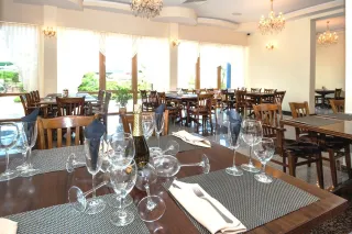 VIAND HOTEL Restaurants
