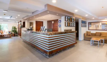 VIKING EXPRESS HOTEL (ex. Viking Suite Hotel) Lobby