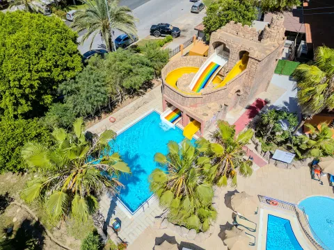 VILLA SIDE HOTEL Pools & Beach