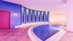 VILLA SIDE RESIDENCE Pools & Beach