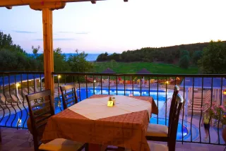 VILLAGE MARE Restaurants