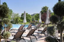 VIVA MARE BEACH HOTEL Pools & Beach