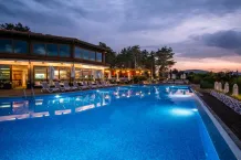 VIVA MARE BEACH HOTEL Pools & Beach