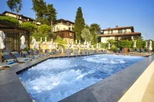 VIVA MARE BEACH HOTEL Pools & Beach