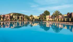VON RESORT GOLDEN BEACH Pools & Beach