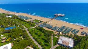 VON RESORT GOLDEN BEACH Pools & Beach