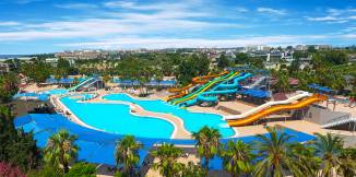 VON RESORT GOLDEN COAST Pools & Beach