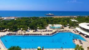 VON RESORT GOLDEN COAST Pools & Beach