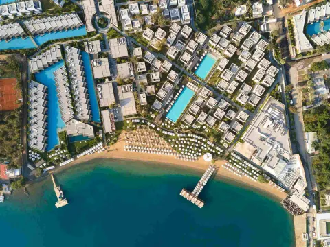 VOYAGE TORBA Pools & Beach
