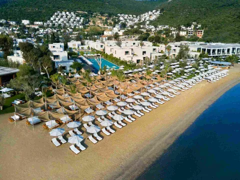 VOYAGE TORBA Pools & Beach