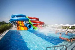 WATER SIDE RESORT - SPA Pools & Beach