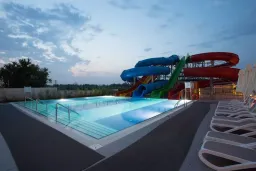 WATER SIDE RESORT - SPA Pools & Beach