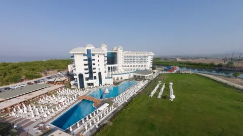 WATER SIDE RESORT - SPA Pools & Beach