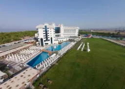 WATER SIDE RESORT - SPA Pools & Beach