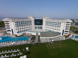 WATER SIDE RESORT - SPA Pools & Beach