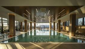 WAVE RESORT Pools & Beach