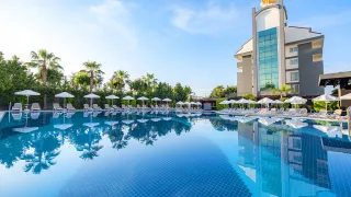 WELL PALACE SIDE Pools & Beach