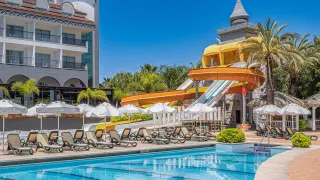 WELL PALACE SIDE Pools & Beach