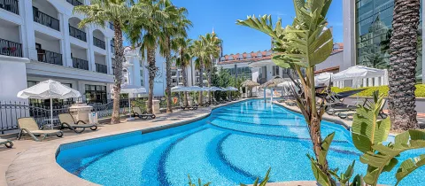 WELL PALACE SIDE Pools & Beach