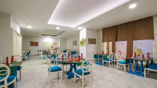 WELL PALACE SIDE Restaurants