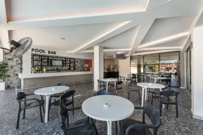 WHITE CITY BEACH HOTEL ADULT ONLY 16+ Bars