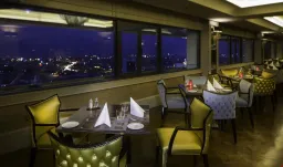 WINDSOR HOTEL AND CONVENTION CENTER Restaurants
