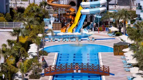WYNDHAM GARDEN LARA Pools & Beach