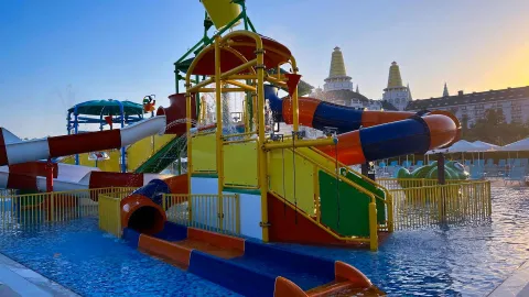 WYNDHAM GARDEN LARA Pools & Beach