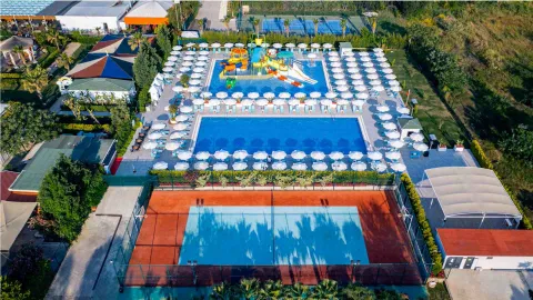 WYNDHAM GARDEN LARA Pools & Beach