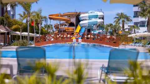 WYNDHAM GARDEN LARA Pools & Beach