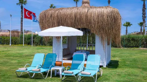 WYNDHAM GARDEN LARA Pools & Beach