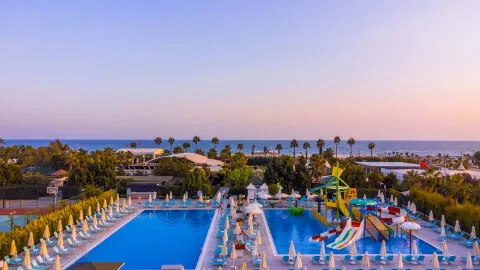 WYNDHAM GARDEN LARA Pools & Beach