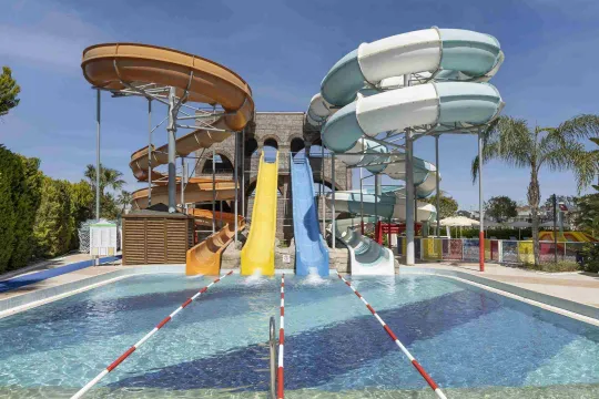 WYNDHAM GARDEN LARA Pools & Beach