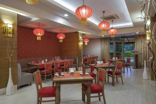 WYNDHAM GARDEN LARA Restaurants