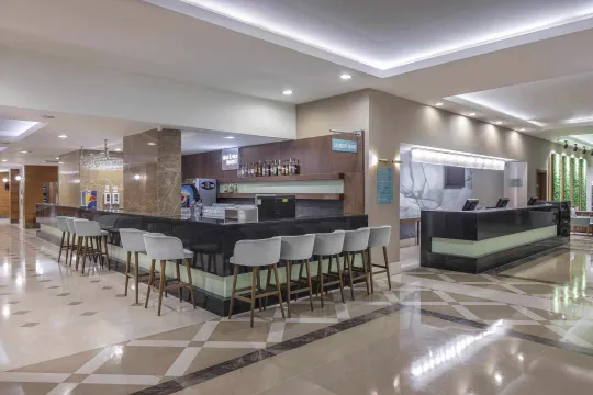 WYNDHAM GARDEN LARA Restaurants