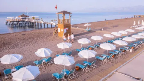 WYNDHAM GARDEN LARA Pools & Beach