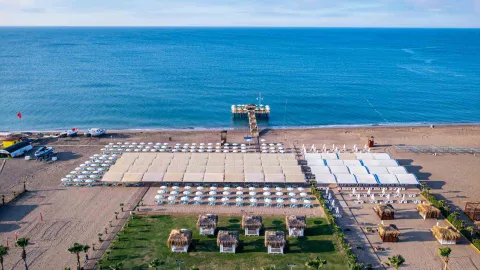 WYNDHAM GARDEN LARA Pools & Beach