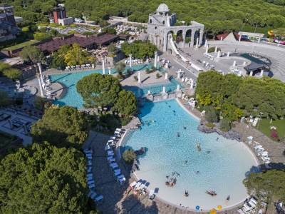 XANADU RESORT Pools & Beach